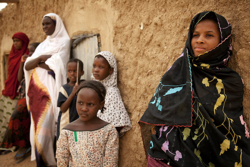 Malian girls stand in the shade in Kidal, North of Mali. | Photo by UN Photo/Marco Dormino/flickr [CC BY-NC-ND 2.0]