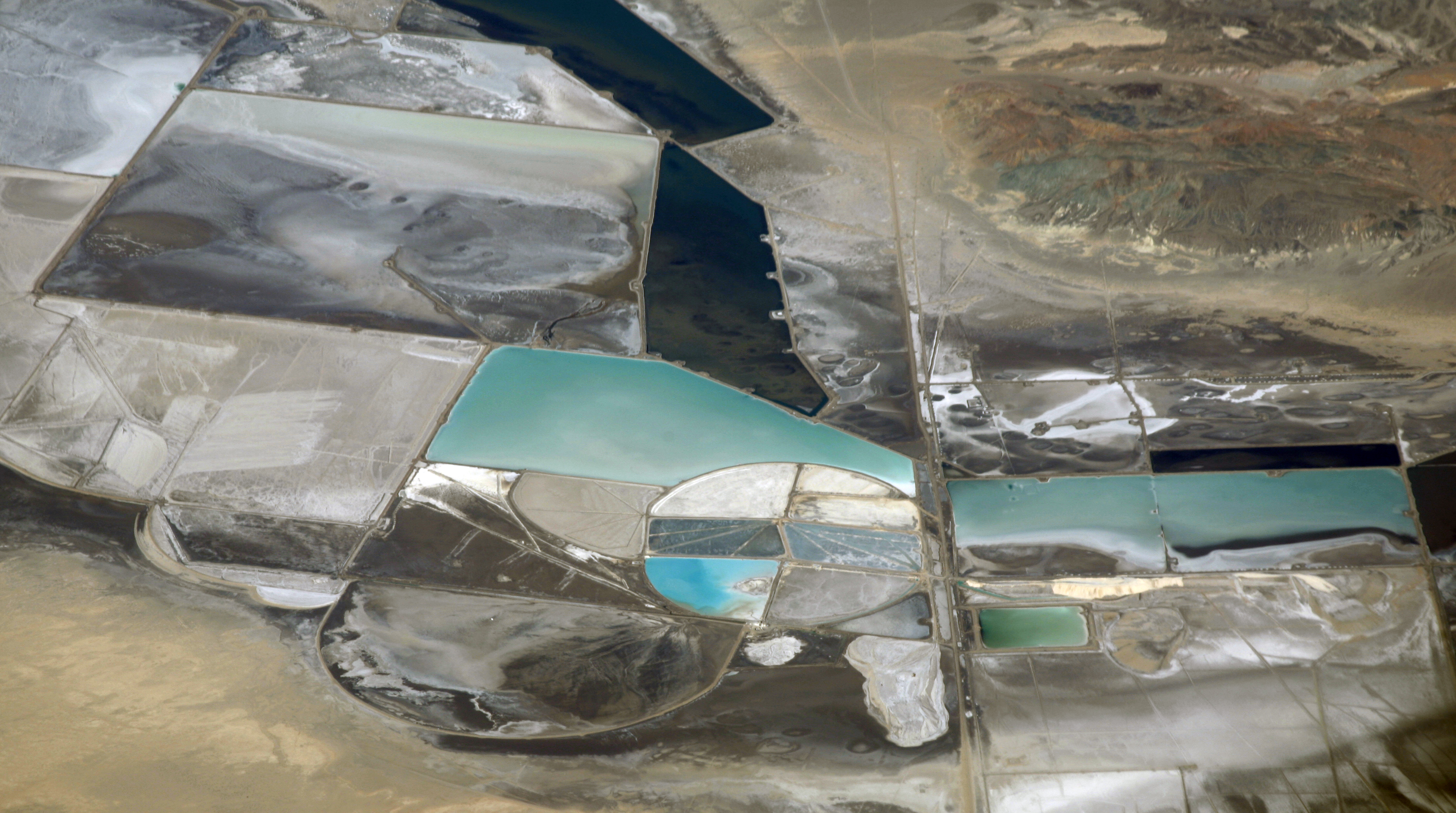 A price worth paying? A mineral security premium as insurance against supply disruptions
